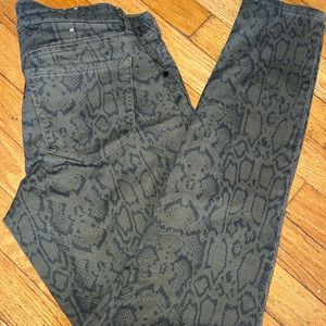 COPY - Old navy rockstar jeans 10